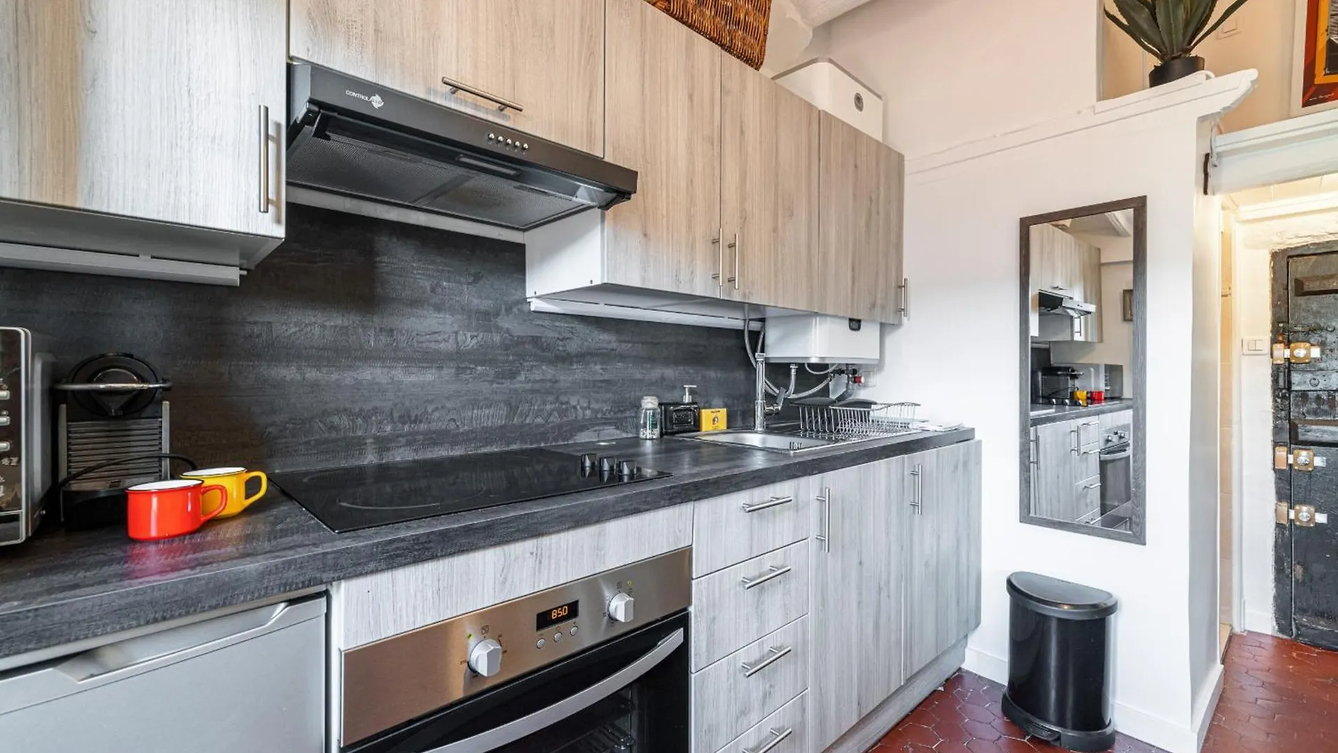 Charming Apartment Old Town Nice 0*,