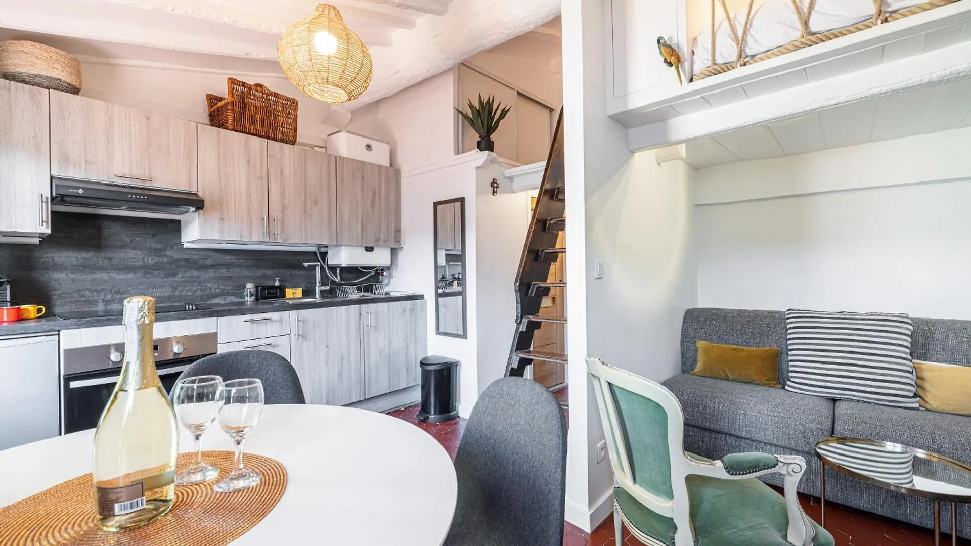 Charming Apartment Old Town Nice