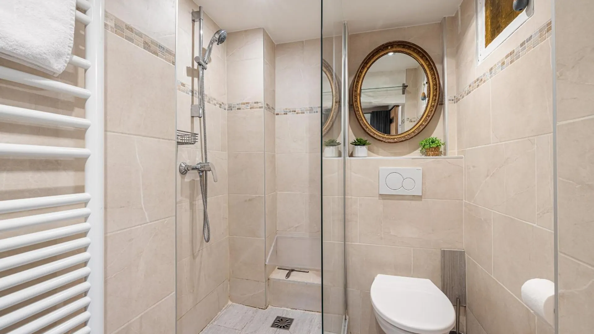 Charming Apartment Old Town Nice 0*,