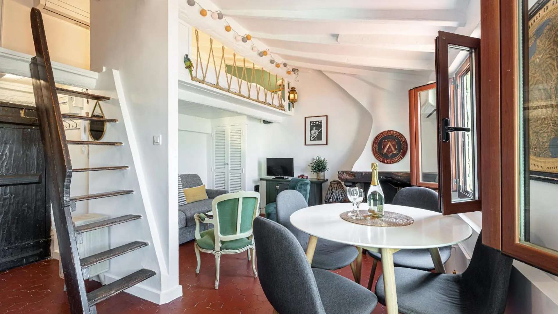 Charming Apartment Old Town Nice 0*,